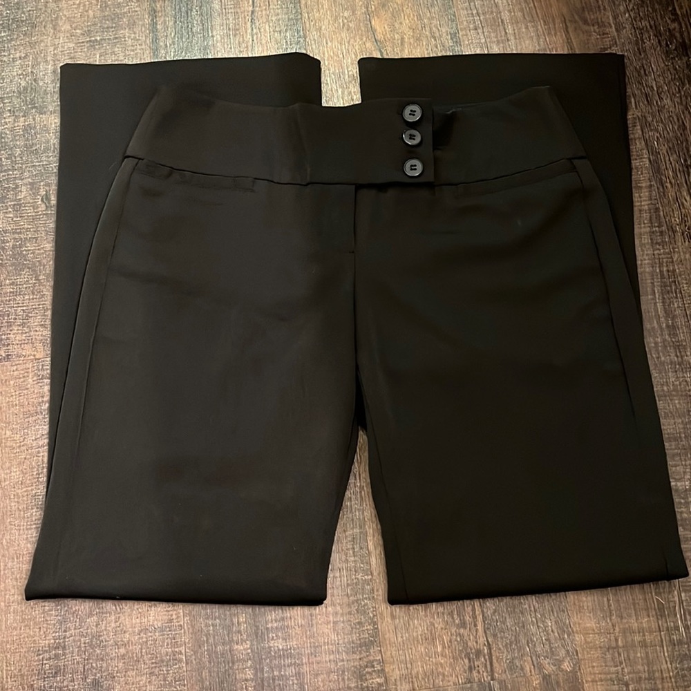 Dress pants. Size 9 jr short but fit like a 6 short ad, worn twice. Black, flare